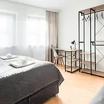 Moderne 3-zimmer-wohnung Im Zentrum- Tiefgarage Inklusive, Smart-tv, Shopping & Sightseeing Ums Eck *