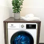 Moderne 3-zimmer-wohnung Im Zentrum- Tiefgarage Inklusive, Smart-tv, Shopping & Sightseeing Ums Eck *