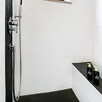 Apartment Moderne 3-zimmer-wohnung Im Zentrum- Tiefgarage Inklusive, Smart-tv, Shopping & Sightseeing Ums Eck *
