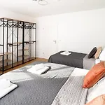 Moderne 3-zimmer-wohnung Im Zentrum- Tiefgarage Inklusive, Smart-tv, Shopping & Sightseeing Ums Eck * Augsburg