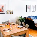 Moderne 3-zimmer-wohnung Im Zentrum- Tiefgarage Inklusive, Smart-tv, Shopping & Sightseeing Ums Eck *