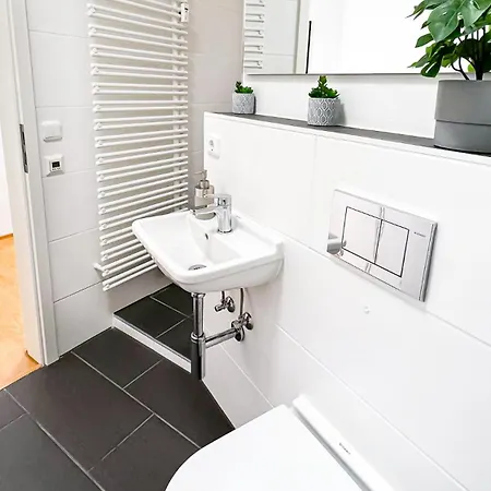 Lägenhet Moderne 3-zimmer-wohnung Im Zentrum- Tiefgarage Inklusive, Smart-tv, Shopping & Sightseeing Ums Eck *
