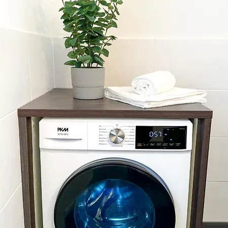 Moderne 3-zimmer-wohnung Im Zentrum- Tiefgarage Inklusive, Smart-tv, Shopping & Sightseeing Ums Eck *