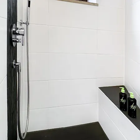 Lägenhet Moderne 3-zimmer-wohnung Im Zentrum- Tiefgarage Inklusive, Smart-tv, Shopping & Sightseeing Ums Eck *