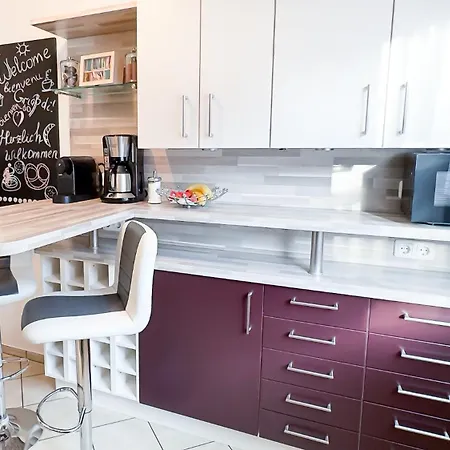 Moderne 3-zimmer-wohnung Im Zentrum- Tiefgarage Inklusive, Smart-tv, Shopping & Sightseeing Ums Eck Lägenhet