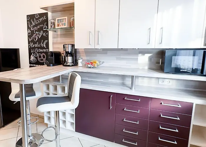 Moderne 3-zimmer-wohnung Im Zentrum- Tiefgarage Inklusive, Smart-tv, Shopping & Sightseeing Ums Eck Lägenhet