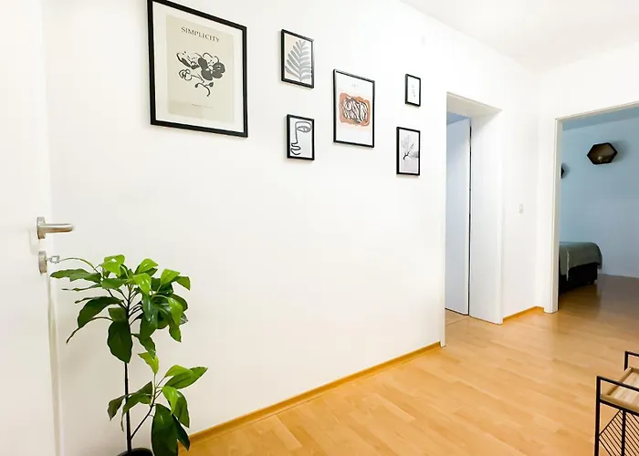 Moderne 3-zimmer-wohnung Im Zentrum- Tiefgarage Inklusive, Smart-tv, Shopping & Sightseeing Ums Eck Lägenhet