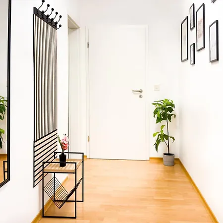 Moderne 3-zimmer-wohnung Im Zentrum- Tiefgarage Inklusive, Smart-tv, Shopping & Sightseeing Ums Eck