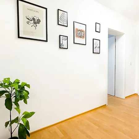 Moderne 3-zimmer-wohnung Im Zentrum- Tiefgarage Inklusive, Smart-tv, Shopping&sightseeing Ums Eck Apartment