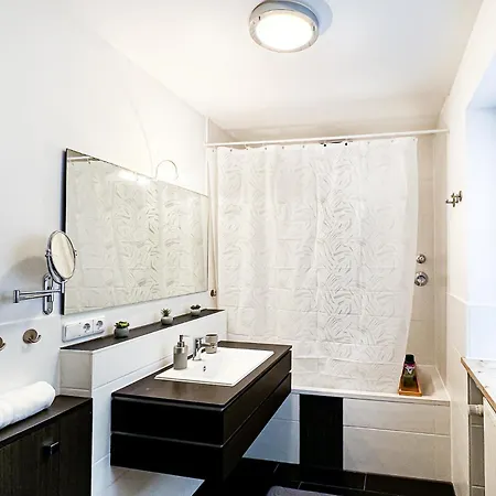 Apartment Moderne 3-zimmer-wohnung Im Zentrum- Tiefgarage Inklusive, Smart-tv, Shopping&sightseeing Ums Eck