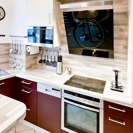 Apartment Moderne 3-zimmer-wohnung Im Zentrum- Tiefgarage Inklusive, Smart-tv, Shopping&sightseeing Ums Eck