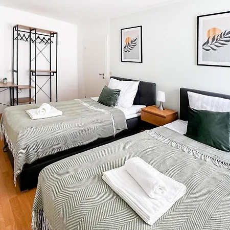 Moderne 3-zimmer-wohnung Im Zentrum- Tiefgarage Inklusive, Smart-tv, Shopping&sightseeing Ums Eck *