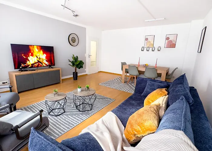 Moderne 3-zimmer-wohnung Im Zentrum- Tiefgarage Inklusive, Smart-tv, Shopping & Sightseeing Ums Eck Apartman *