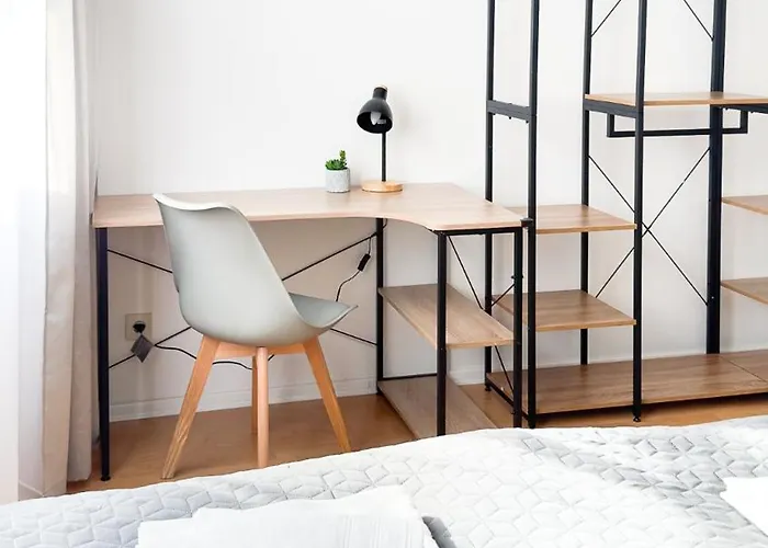 Moderne 3-zimmer-wohnung Im Zentrum- Tiefgarage Inklusive, Smart-tv, Shopping & Sightseeing Ums Eck Διαμέρισμα *