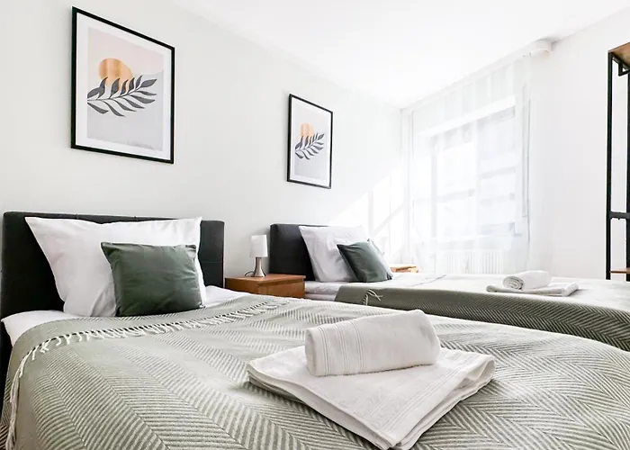 Διαμέρισμα Moderne 3-zimmer-wohnung Im Zentrum- Tiefgarage Inklusive, Smart-tv, Shopping & Sightseeing Ums Eck *