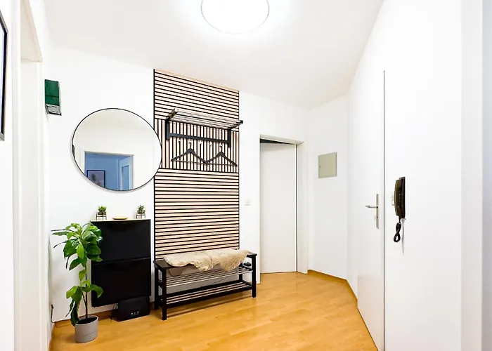 Moderne 3-zimmer-wohnung Im Zentrum- Tiefgarage Inklusive, Smart-tv, Shopping & Sightseeing Ums Eck