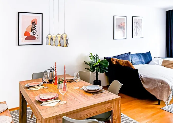 Moderne 3-zimmer-wohnung Im Zentrum- Tiefgarage Inklusive, Smart-tv, Shopping & Sightseeing Ums Eck *